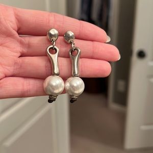 UNO de 50 sterling silver and pearl earrings
